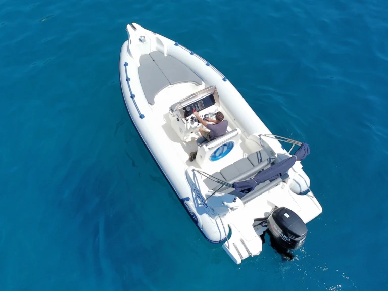 Yacht charter Bol - Marlin Boat Marlin Boat 21 on SamBoat