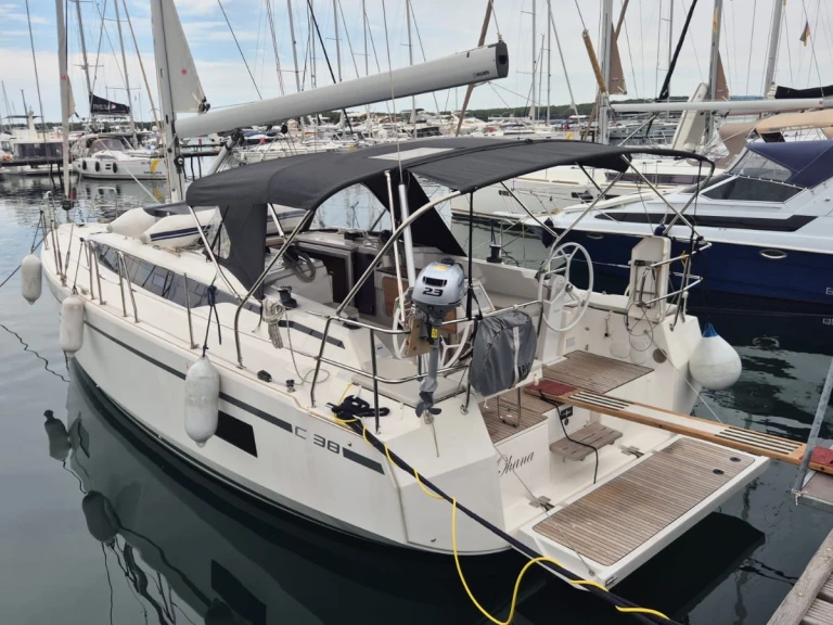 Yacht charter Punat - Bavaria Bavaria C38 on SamBoat