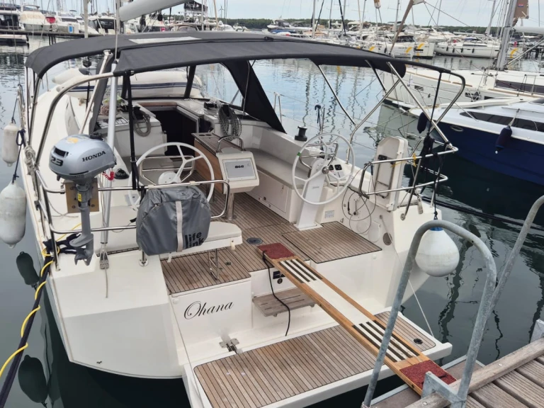 Hire a Bavaria Bavaria C38 Punat