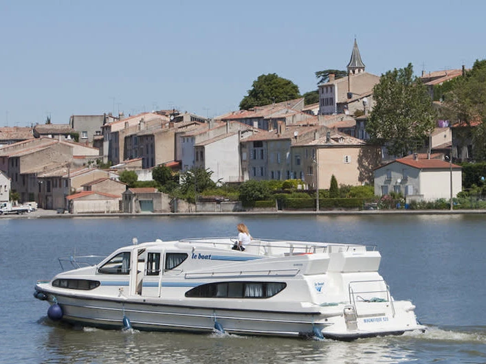 Charter a Le Boat Magnifique in Homps on Samboat