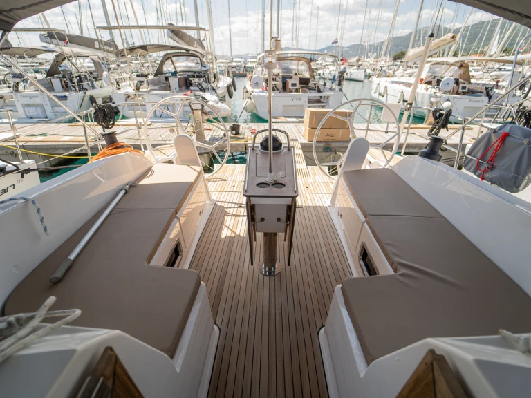Yacht hire Kaštela cheap Cruiser 46
