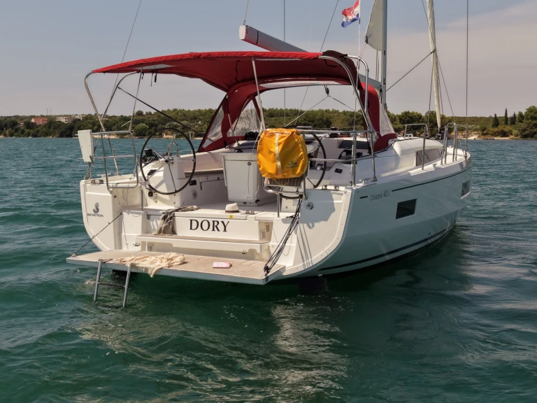 Charter a Bénéteau Oceanis 40.1 in Pomer on Samboat