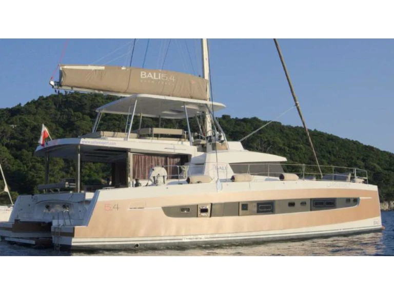 Hire Catamaran Bali with a boat licence