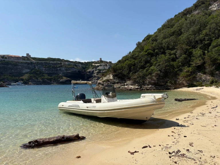 Yacht hire Bonifacio cheap Tempest 770
