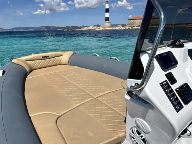 Charter a Zodiac-NZO 760 BAMBI in Port d'Alcudia on Samboat