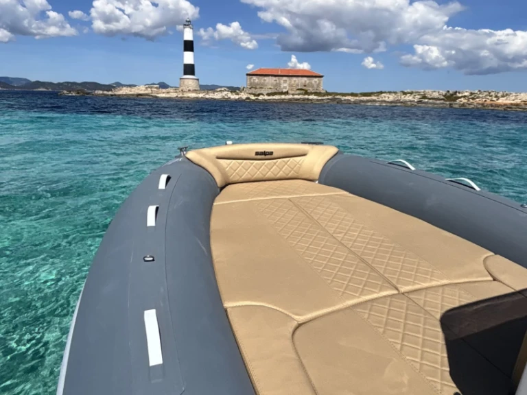 Hire Motorboat Zodiac-NZO 760 with a boat licence
