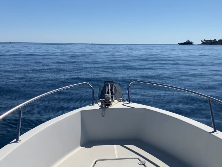 Hire Motorboat with or without skipper Jeanneau France