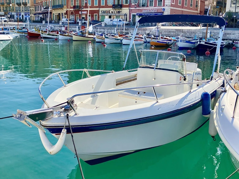 Motorboat hire in France - Jeanneau Cap Camarat 575