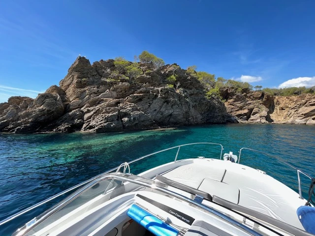Charter a Jeanneau Cap Camarat 7.5 WA Serie 2 in Port Cogolin on Samboat