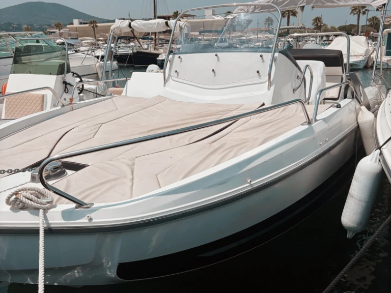 Hire Motorboat with or without skipper Bénéteau Sainte-Maxime