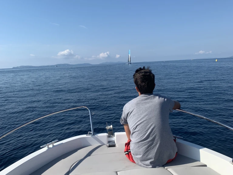 Motorboat to hire Cavalaire-sur-Mer at the best price