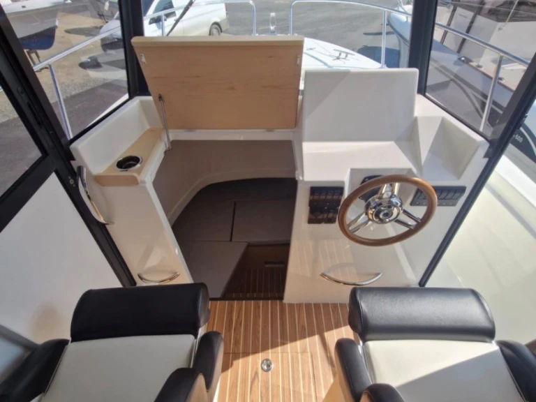 Motorboat hire in Cherbourg-en-Cotentin - Ocqueteau Ostrea 700