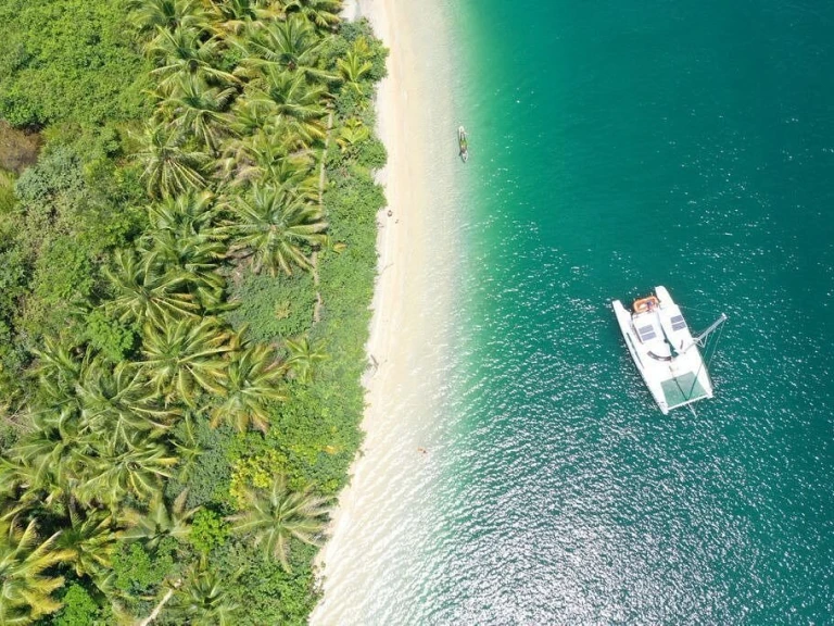 Yacht hire Bocas del Toro cheap custom