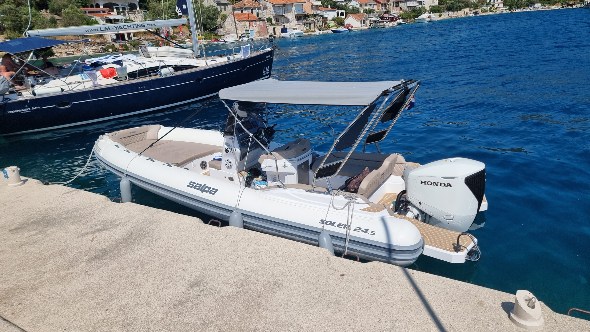 Hire a Salpa Soleil 24.5 Trogir