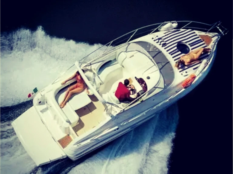 Motorboat to hire Sarzana at the best price
