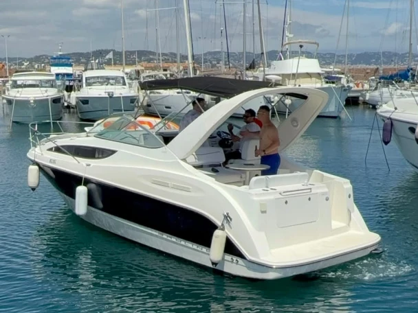 Charter a Bayliner Bayliner 285 Cruiser in Nice on Samboat