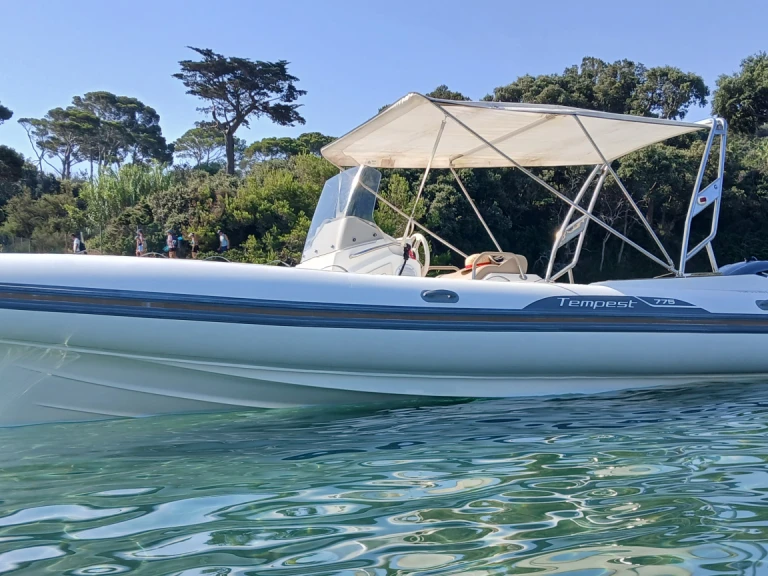 Yacht charter Hyères - Capelli Capelli 770 Luxe on SamBoat