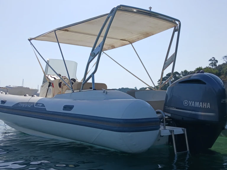 Yacht hire Hyères cheap Capelli 770 Luxe