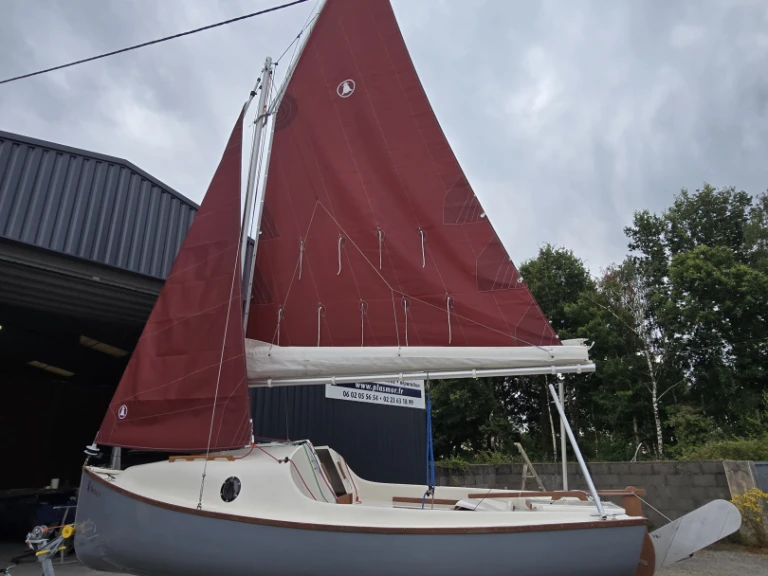Yacht hire Le Cap d'Agde cheap Skellig 3