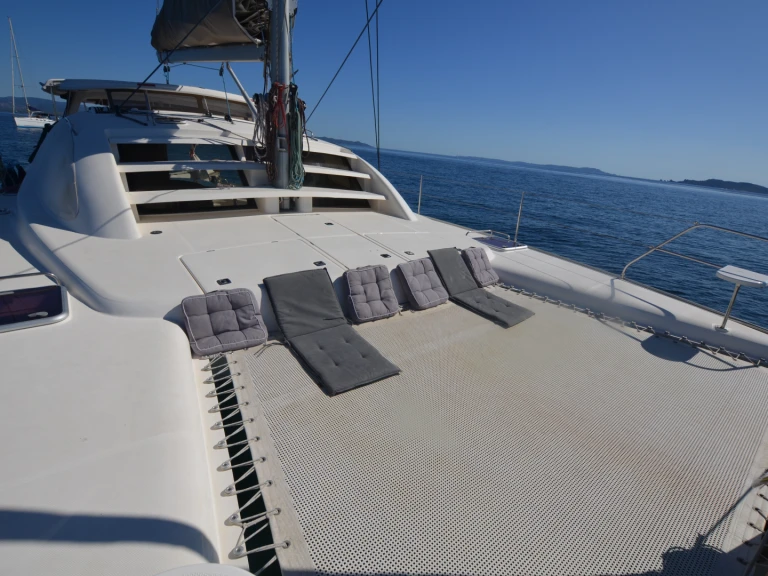 Hire Catamaran Leopard with a boat licence