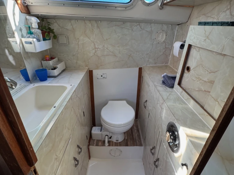 Sailboat to hire Hyères at the best price