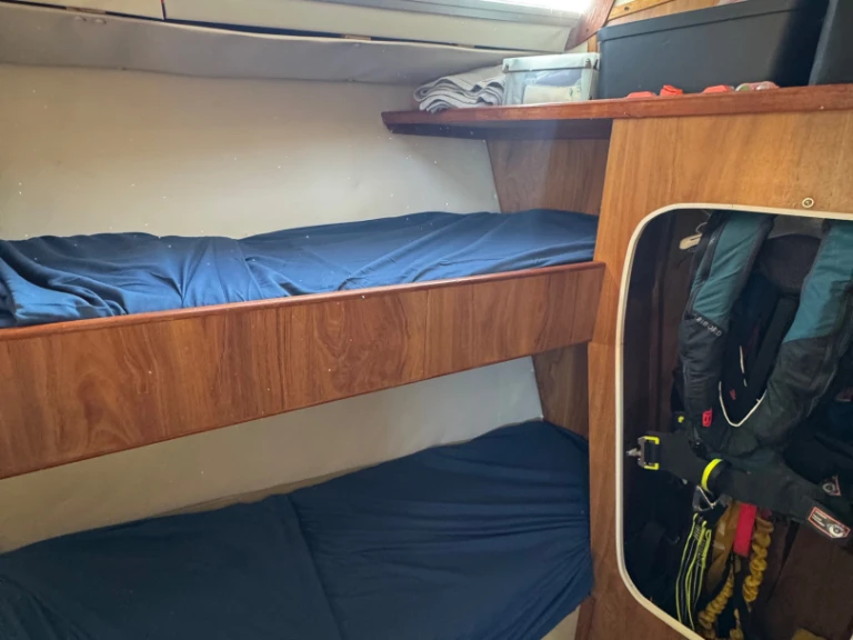 Yacht charter Hyères - Moody Moody 40 CC on SamBoat