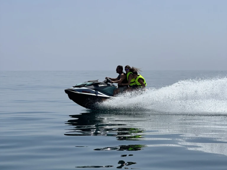 Sea-Doo GTI SE 170 AUDIO charter bareboat or skippered in  Cascais
