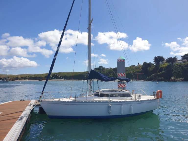 Charter a Jeanneau Fantasia 27 in La Trinité-sur-Mer on Samboat
