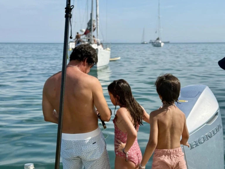 Motorboat to hire Cascais at the best price
