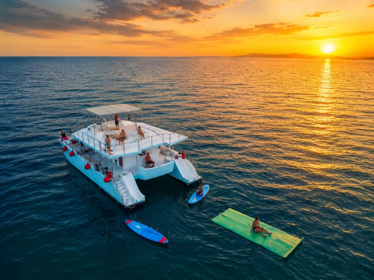 Catamaran hire in Cruz de Huanacaxtle - Custom Made custom