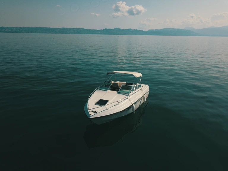 Crownline Crownline 210 CCR charter bareboat or skippered in  Évian-les-Bains
