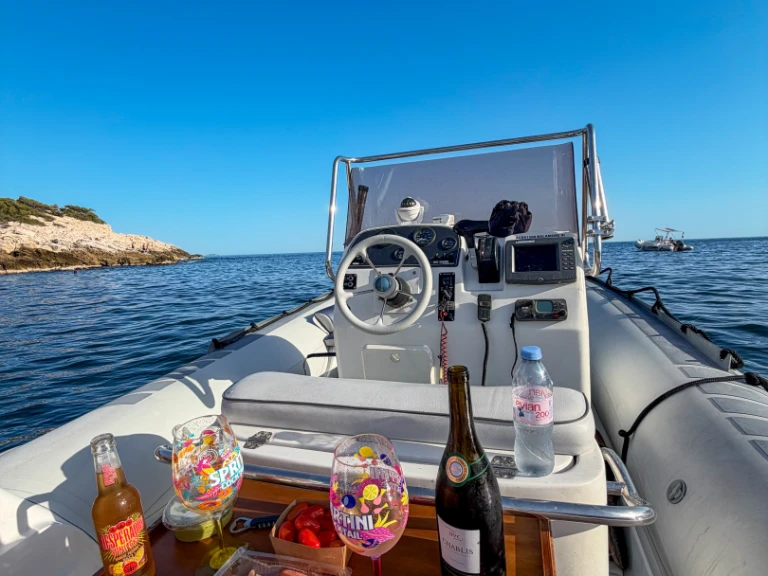 Yacht charter Bandol - Lomac Lomac 660 IN on SamBoat