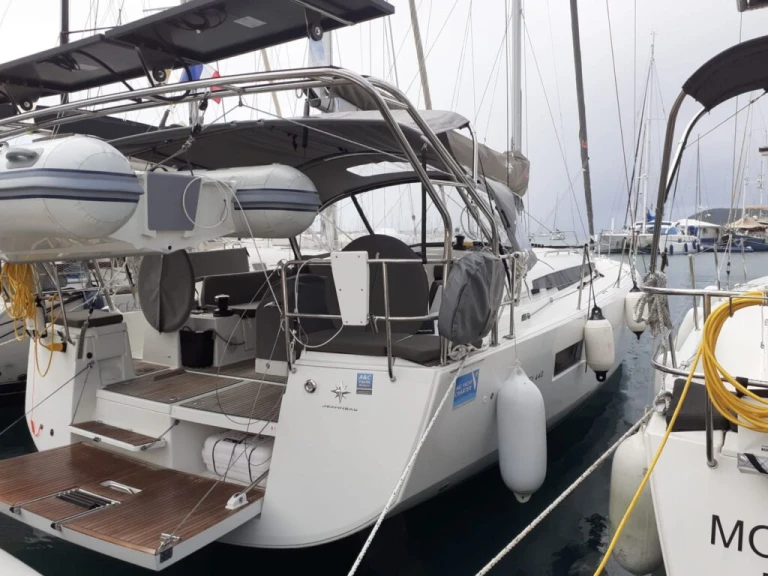 Yacht charter Le Marin - Jeanneau Sun Odyssey 440 on SamBoat