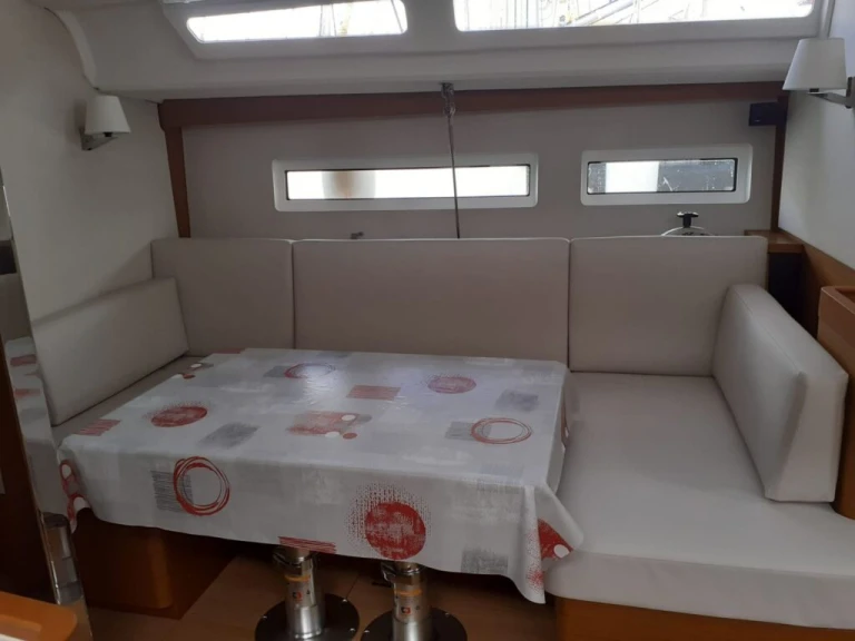 Yacht hire Le Marin cheap Sun Odyssey 440