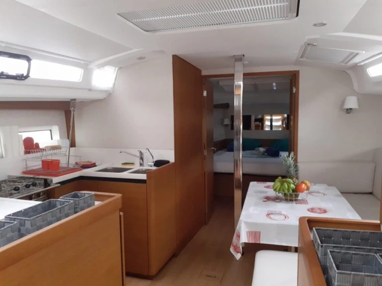 Hire a Jeanneau Sun Odyssey 440 Le Marin