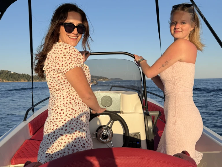 Motorboat to hire Kolios at the best price