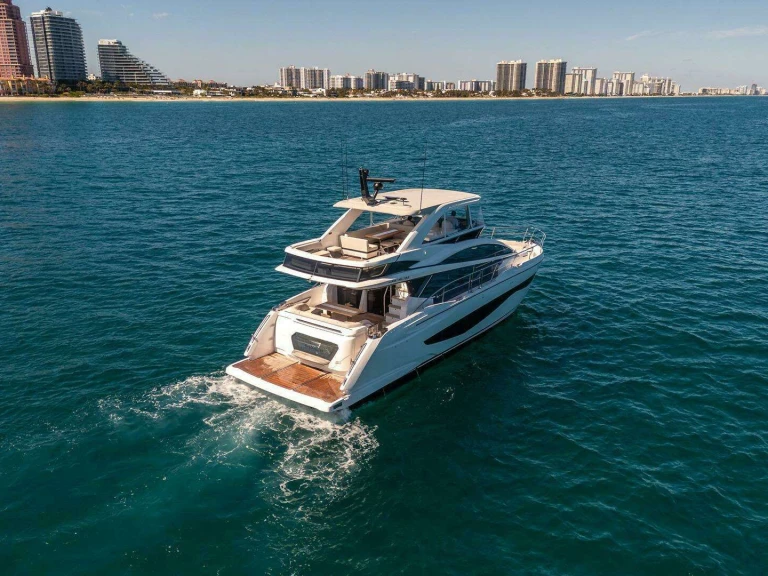 Charter a Pearl 62ft in Miami on Samboat