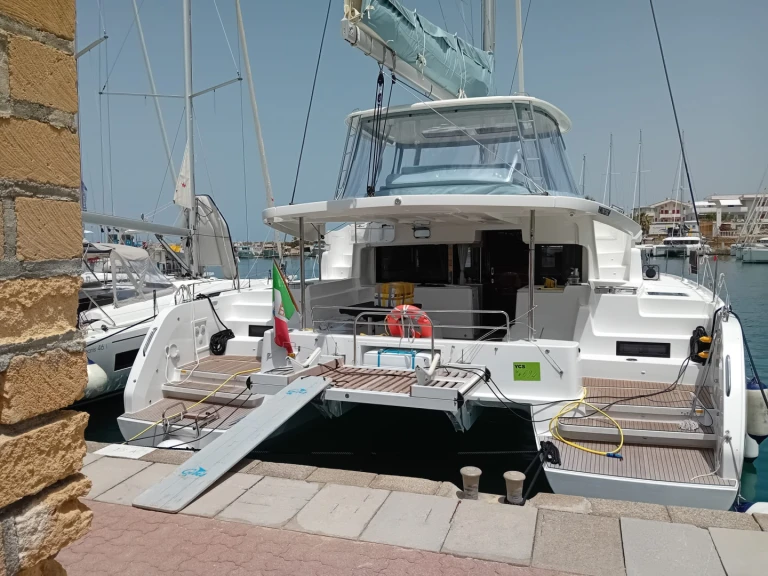 Yacht charter Marina di Portorosa - Lagoon Lagoon 46 on SamBoat