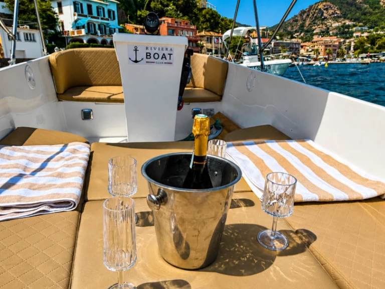 Yacht hire Mandelieu-la-Napoule cheap Q-FIBER TENDER 555