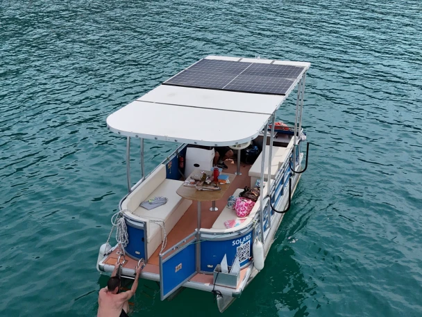 Charter a France pontoon 580 in France on Samboat