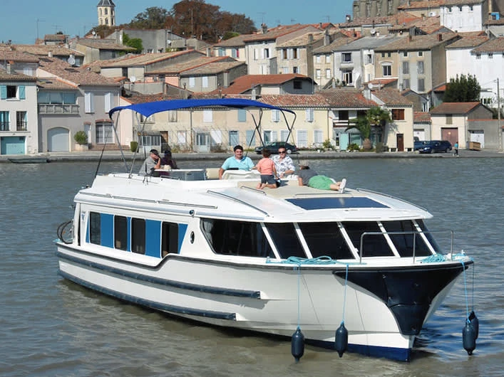 Hire a Le Boat Vision3 Master Homps