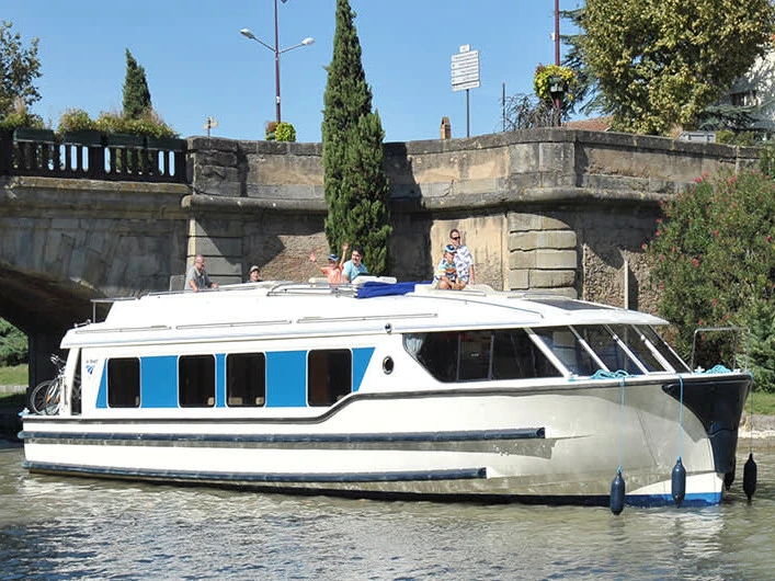 Charter a Le Boat Vision 4 in Trèbes on Samboat