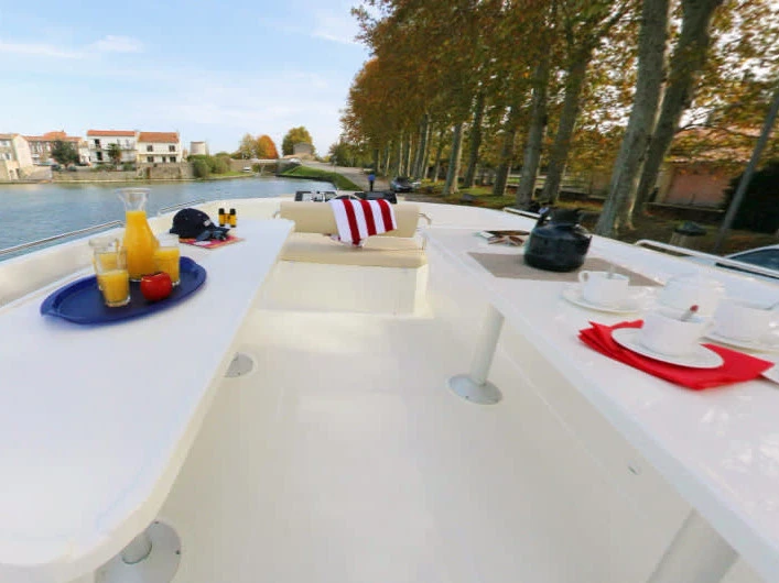 Hire Motorboat with or without skipper Le Boat Trèbes