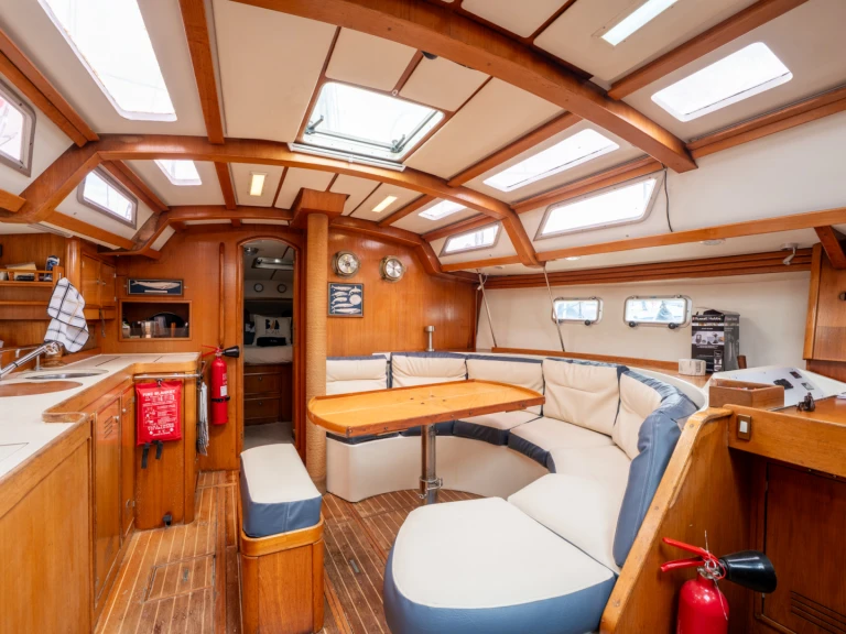 Hire a Jeanneau Sun Odyssey 42 Combarro