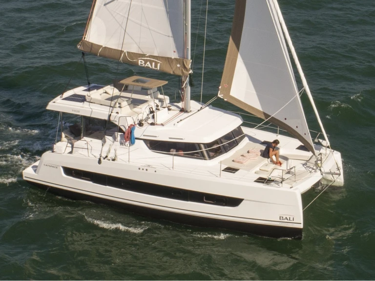 Yacht hire Saint-Mandrier-sur-Mer cheap Bali Catspace Voile