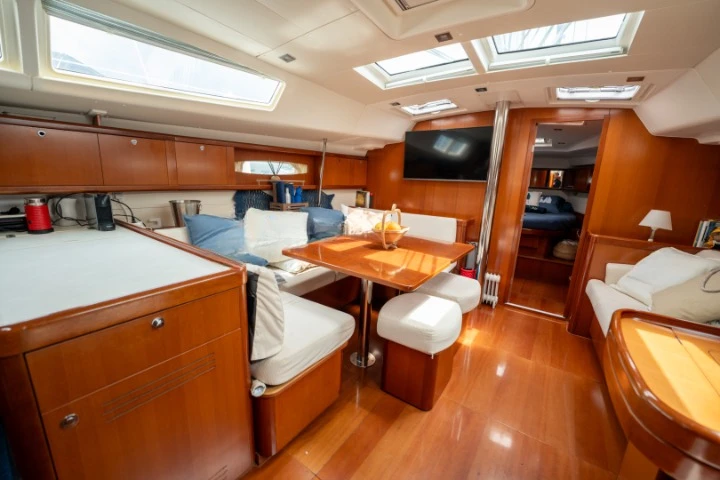 Bénéteau Oceanis 50 charter bareboat or skippered in  Combarro
