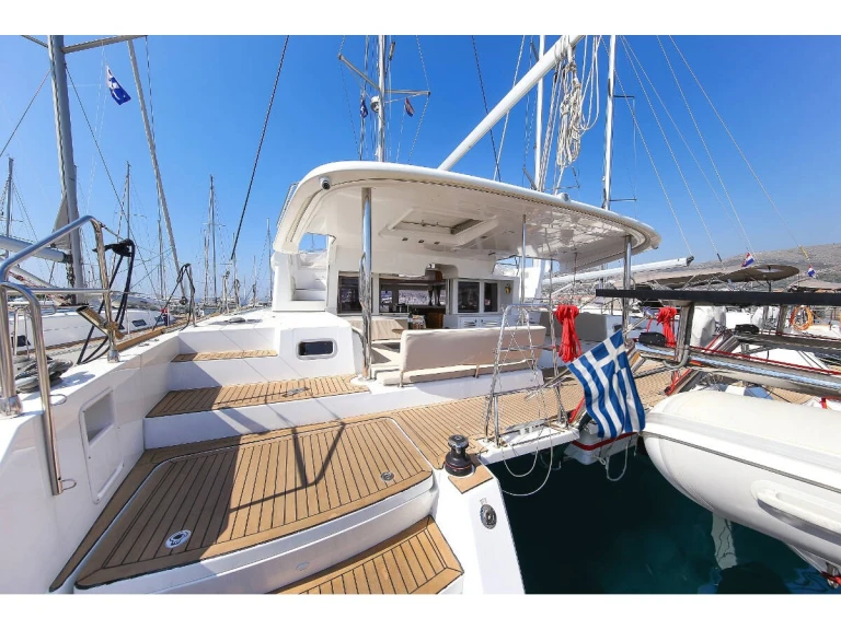 Catamaran to hire Kallithea at the best price