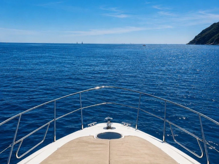 Hire Motorboat Entreprise Marine with a boat licence