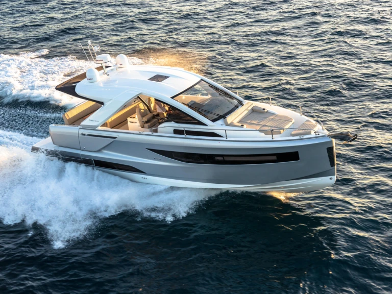 Yacht charter Port Cogolin - Jeanneau DB 37 on SamBoat