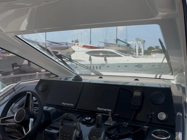 Hire a Jeanneau DB 37 Port Cogolin
